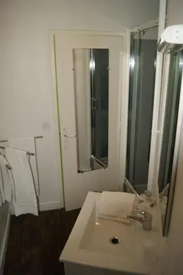 Salle de bains dans l'établissement Le Lurton