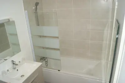 Salle de bains dans l'établissement Le Lurton