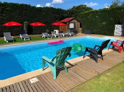 Piscine de l'établissement Le Clos des Trois Provinces, Zoo de Beauval ou située à proximité