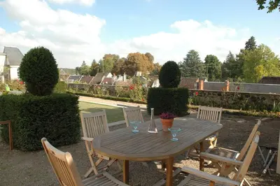 Jardin de l'établissement Gite du Chevalier du fort st ours