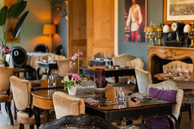 Coin salon dans l'établissement Hôtel Le Mercator