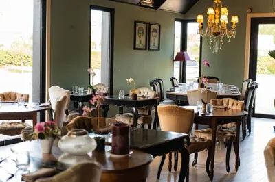 Coin salon dans l'établissement Hôtel Le Mercator