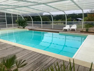 Piscine de l'établissement Les Pierres D'aurèle Chambres d'Hôtes ou située à proximité