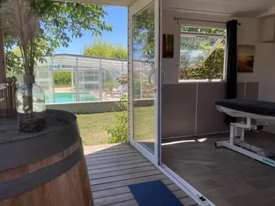 Piscine de l'établissement Les Pierres D'aurèle Chambres d'Hôtes ou située à proximité