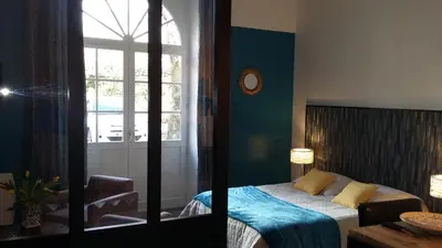 Un ou plusieurs lits dans un hébergement de l'établissement Les Tulipiers, Parking Sécurisé, Lit Queen-Size, le Mans Centre