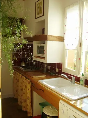 Cuisine ou kitchenette dans l'établissement Moulin de la Diversiere, gîtes avec piscine en pleine nature