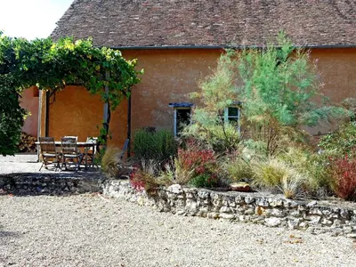 Jardin de l'établissement Moulin de la Diversiere, gîtes avec piscine en pleine nature