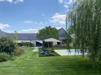 Piscine de l'établissement FERME DE L'EREAU ou située à proximité