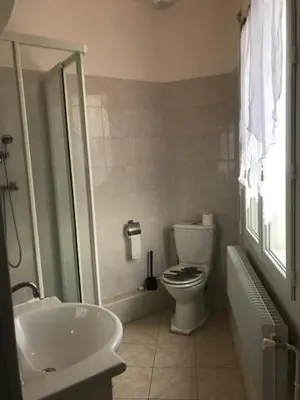 Salle de bains dans l'établissement Hotel Restaurant l'Avenir