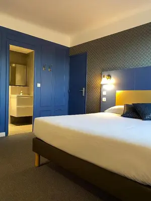 Un ou plusieurs lits dans un hébergement de l'établissement Hotel Colbert