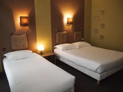 Un ou plusieurs lits dans un hébergement de l'établissement Hotel Colbert