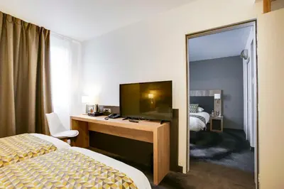 Un ou plusieurs lits dans un hébergement de l'établissement Brit Hotel Confort Loches