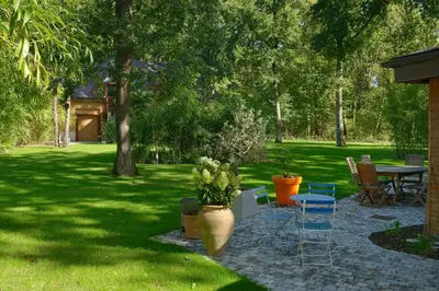 Jardin de l'établissement Le Loft Moderne et Chaleureux avec Vue Verdoyante