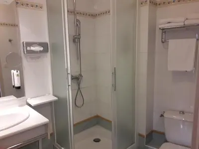 Salle de bains dans l'établissement Logis La Renaissance