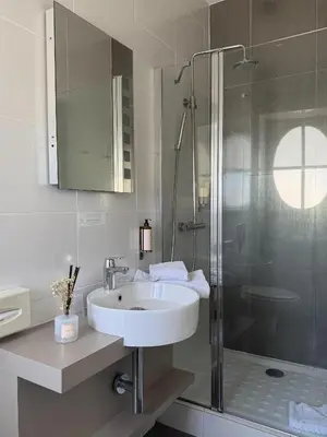Salle de bains dans l'établissement Best Western Blois Château