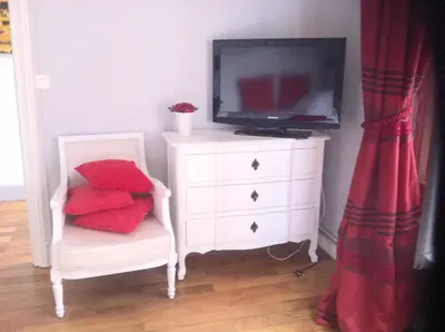 Télévision ou salle de divertissement dans l'établissement La Demeure de Laclais