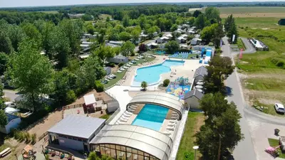 Piscine de l'établissement MOBILHOME Familial ou située à proximité