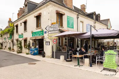 Clients de l'établissement Logis Auberge Le Colombien - Hôtel et Restaurant