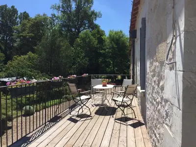 Balcon ou terrasse dans l'établissement Le Moulin du Bourg