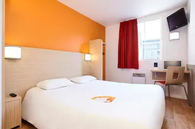 Un ou plusieurs lits dans un hébergement de l'établissement Premiere Classe Tours Sud - Chambray Lès Tours