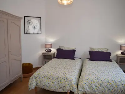 Un ou plusieurs lits dans un hébergement de l'établissement Gîte confortable, animaux acceptés, jardin clos - FR-1-381-47