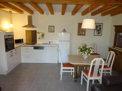 Cuisine ou kitchenette dans l'établissement Gîte confortable à Huismes, proche de Chinon avec cour fermée - FR-1-381-370