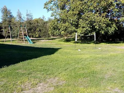 Aire de jeux pour enfants de l'établissement Maison spacieuse à Assay avec jardin et cheminée