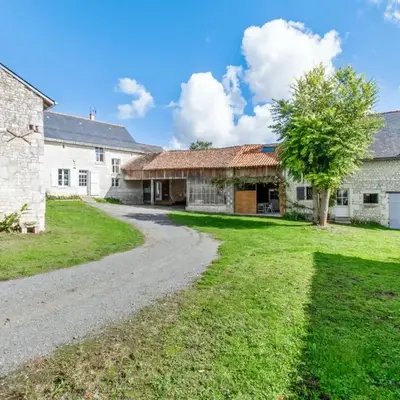 Maison spacieuse à Assay avec jardin et cheminée