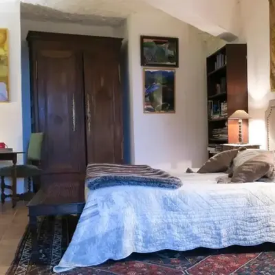 La cave de l'éperon troglodyte