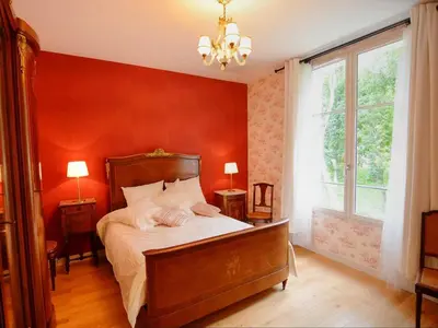 Un ou plusieurs lits dans un hébergement de l'établissement Château exceptionnel avec piscine privée, spa & WiFi - FR-1-381-410