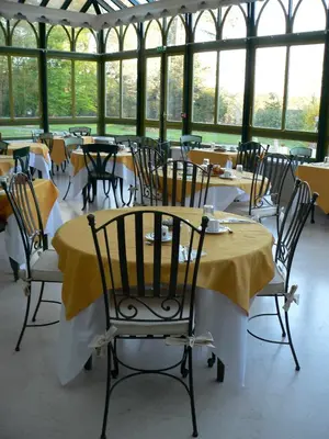 Restaurant ou autre lieu de restauration dans l'établissement Chateau de la Rozelle