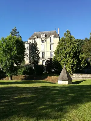 Jardin de l'établissement Gite La Maison Blanche Familiale Château La Roche Racan