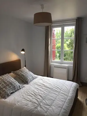 Un ou plusieurs lits dans un hébergement de l'établissement Gite La Maison Blanche Familiale Château La Roche Racan