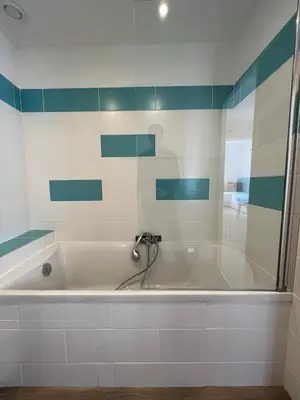 Salle de bains dans l'établissement Appart'hôtel La Suze sur Sarthe