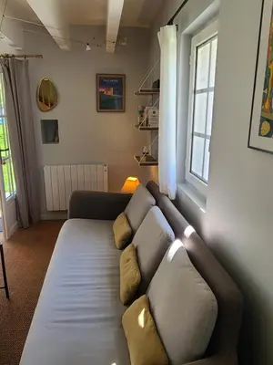 Coin salon dans l'établissement Gîte de la bergerie