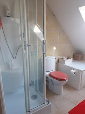 Salle de bains dans l'établissement Gîte de la bergerie