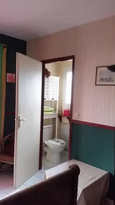 Salle de bains dans l'établissement Landreau