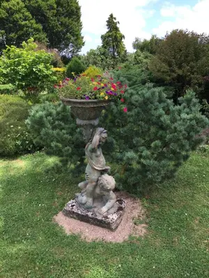 Jardin de l'établissement Le Prieure d'Orchaise