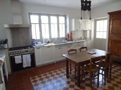 Cuisine ou kitchenette dans l'établissement Le Prieure d'Orchaise