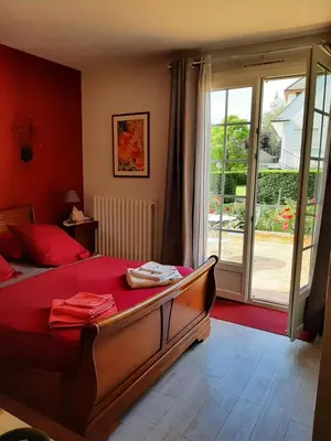 Un ou plusieurs lits dans un hébergement de l'établissement A la Volette, chambres d'hôtes, 2 à 6 personnes, linge et petit déjeuner inclus, jeux-cabanes pour enfants,
