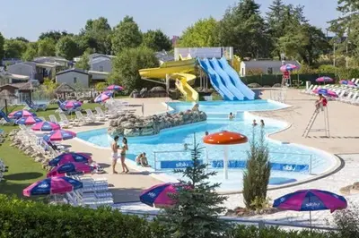 Piscine de l'établissement Bungalow charmant à Onzain avec vue sur jardin ou située à proximité