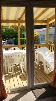 Balcon ou terrasse dans l'établissement Bungalow charmant à Onzain avec vue sur jardin