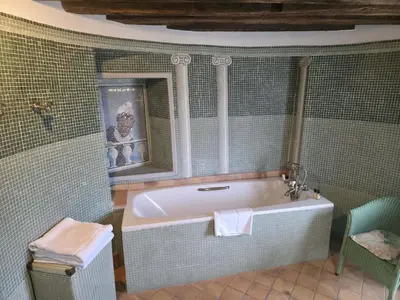 Salle de bains dans l'établissement Château de Chissay