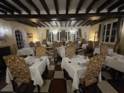 Restaurant ou autre lieu de restauration dans l'établissement Hotel La Roseraie