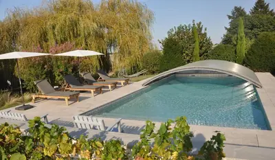 Piscine de l'établissement La Ferme Blanche ou située à proximité