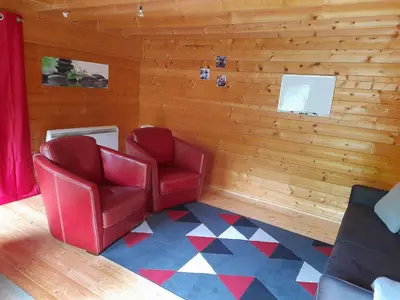 Coin salon dans l'établissement Chalet indépendant proche centre ville