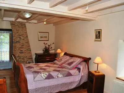 Un ou plusieurs lits dans un hébergement de l'établissement Gîte familial confortable dans un ancien moulin avec jardin - FR-1-381-6