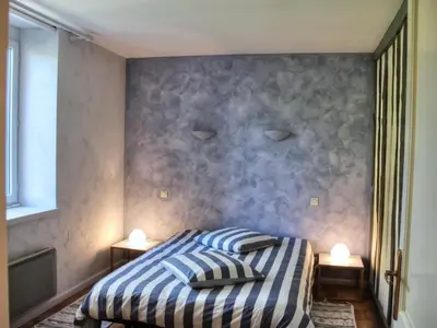 Un ou plusieurs lits dans un hébergement de l'établissement Gîte rural proche châteaux, animaux bienvenus, grand jardin - FR-1-381-68