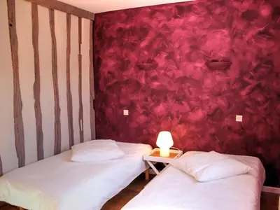Un ou plusieurs lits dans un hébergement de l'établissement Gîte rural proche châteaux, animaux bienvenus, grand jardin - FR-1-381-68