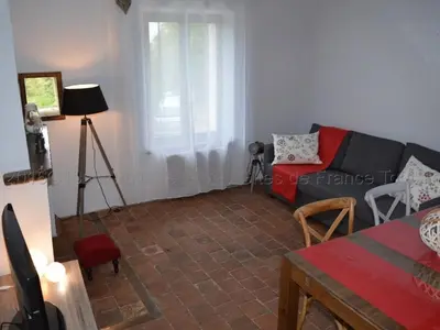 Coin salon dans l'établissement Gîte charmant près de Tours, jardin clos, idéal pour familles - FR-1-381-95